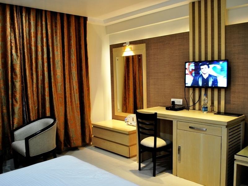 Hotel The Sapphire Grand à Bénarès Extérieur photo