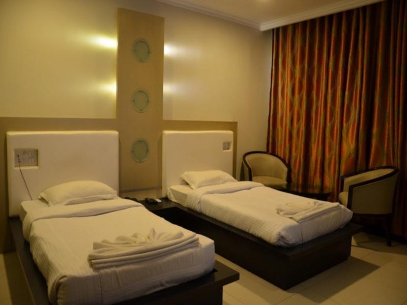 Hotel The Sapphire Grand à Bénarès Extérieur photo