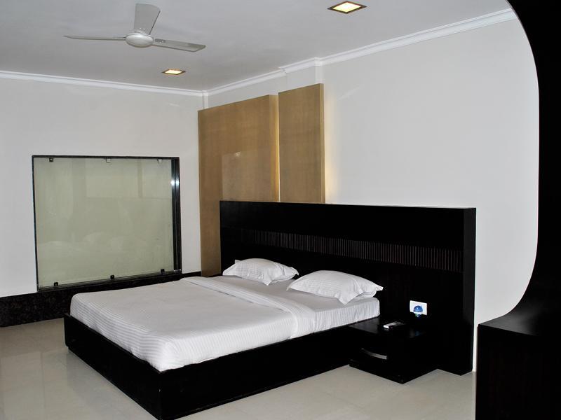 Hotel The Sapphire Grand à Bénarès Extérieur photo